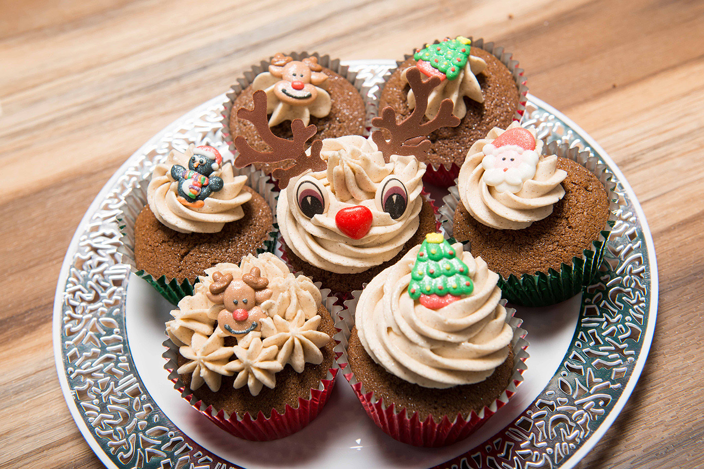 Gingerbread cupcakes with cinnamon buttercream Recipe by Julie Neville_2