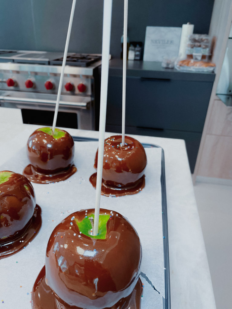 caramel apples recipe by home cooking with julie neville1