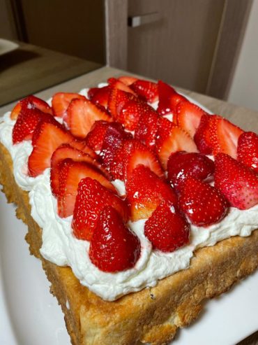 Strawberry shortcake sheet cake home cooking with julie neville0
