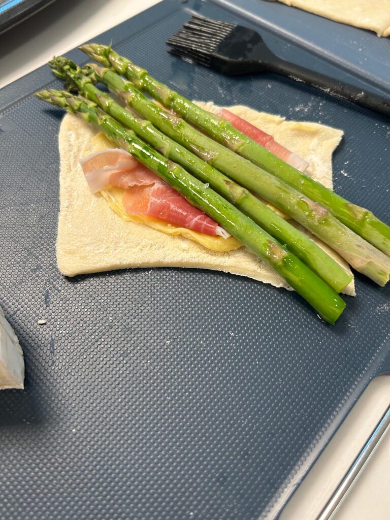 Brie, Asparagus and Prosciutto Pastries