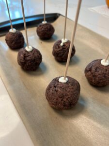 Eyeball cake pops