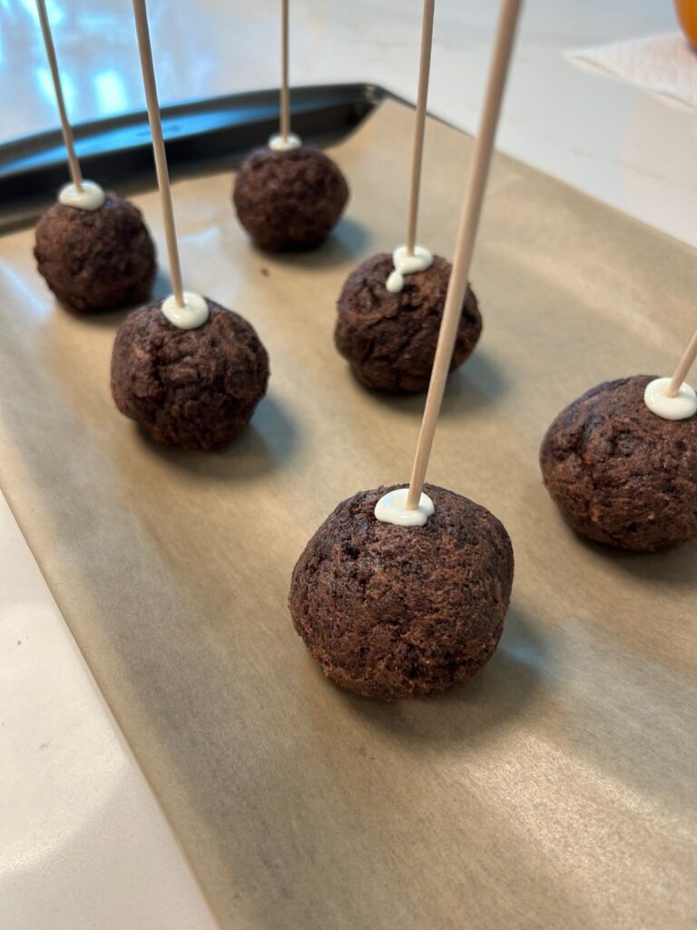 Eyeball cake pops